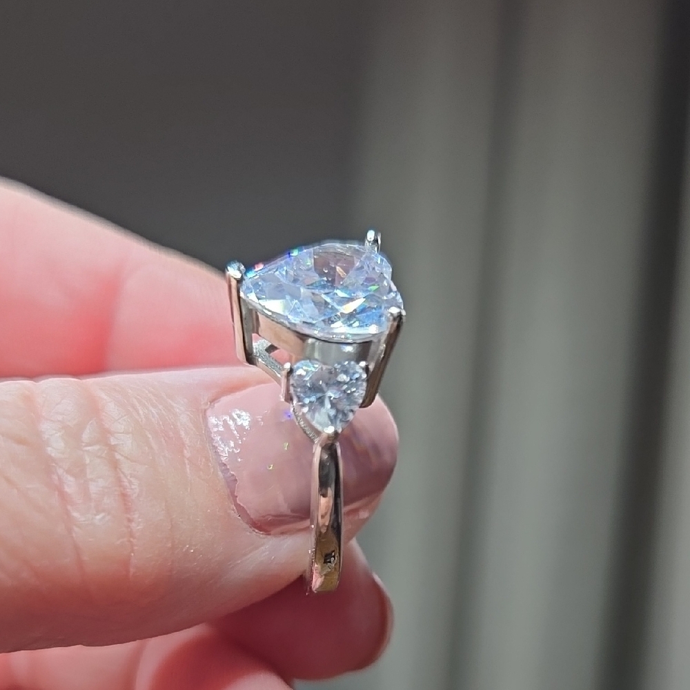 Elegant 5 Carat Sterling Silver Moissanite HEART Ring Size 7 - Picture 9 of 11